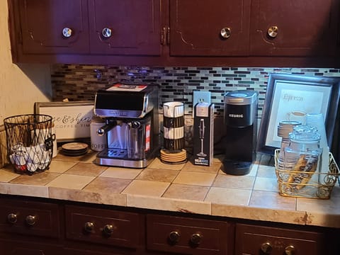 Full kitchen w/kitchenette area, Alexa Assistant, dishwasher & 50 inch smart TV.