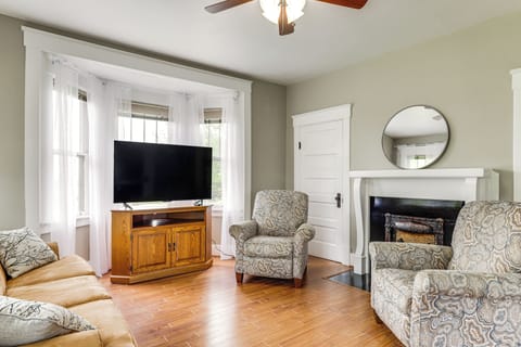 Petersburg Vacation Rental | 2BR | 1BA | 3 Steps Required | 1,100 Sq Ft