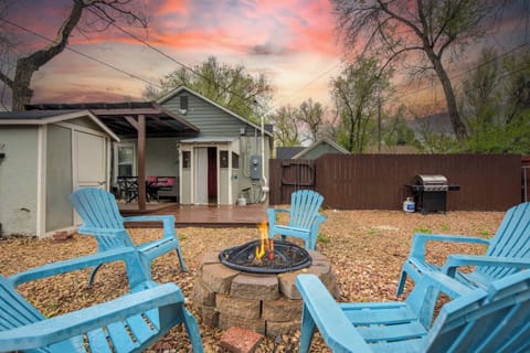 Golden skies and a glowing fire pit welcome you home to Peakstone Nest—your cozy escape in the heart of Colorado Springs


