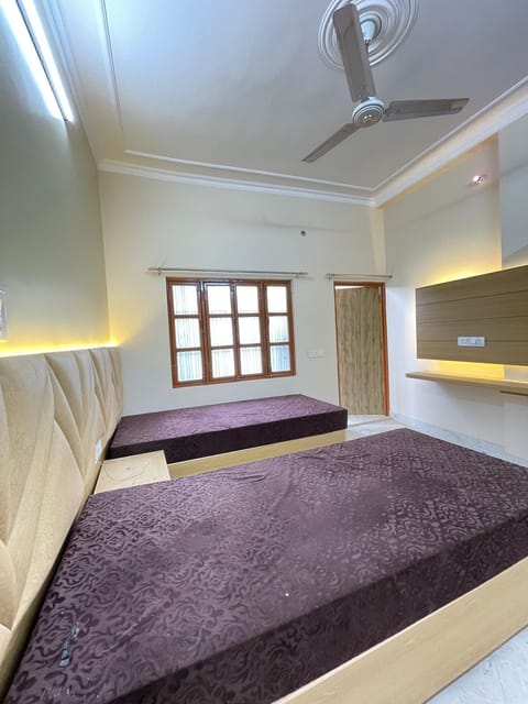 Double Room | Desk, laptop workspace, free WiFi