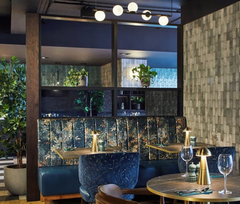 Breakfast and dinner served