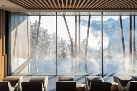 Sauna, steam room, massages