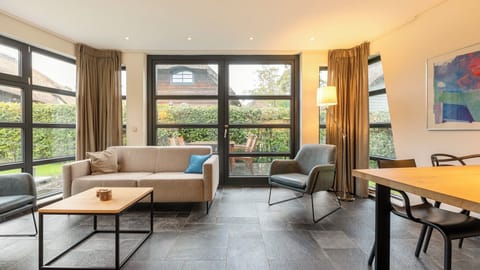 Villa (Buitenhuis) | Living room | TV