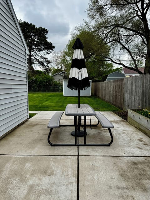 Outdoor picnic table with umbrella!