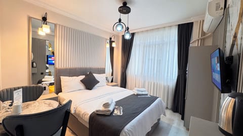 Economy Double Room | Egyptian cotton sheets, premium bedding, down comforters, minibar