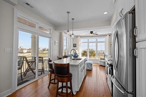 Condo, 2 Bedrooms | Private kitchen | Fridge, oven, coffee/tea maker, toaster