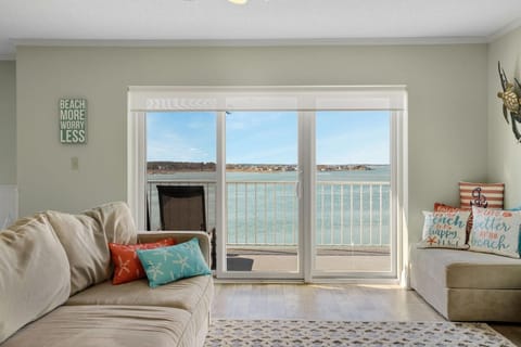 Condo, 2 Bedrooms | Living area