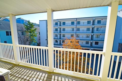 Condo, 3 Bedrooms | Property grounds