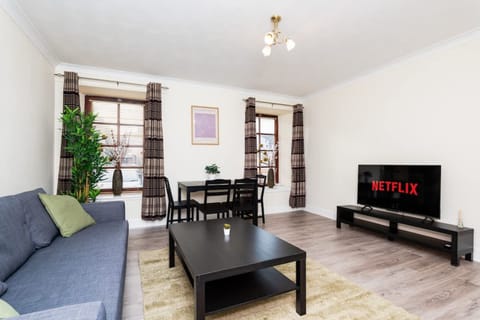 Apartment | 2 bedrooms, desk