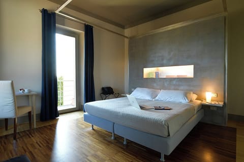 Junior Studio Suite | Desk, free WiFi