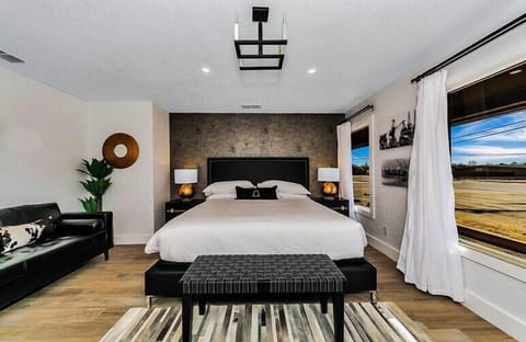 7 Drover | Individually decorated, individually furnished, desk, laptop workspace