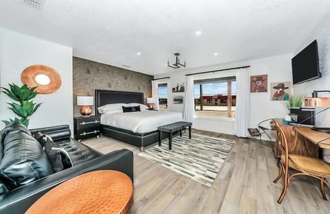 7 Drover | Individually decorated, individually furnished, desk, laptop workspace