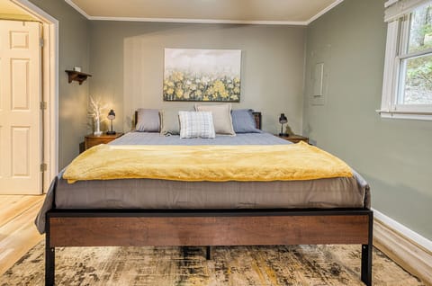 King bedroom on the main floor.  How comfortable does this bed look?!