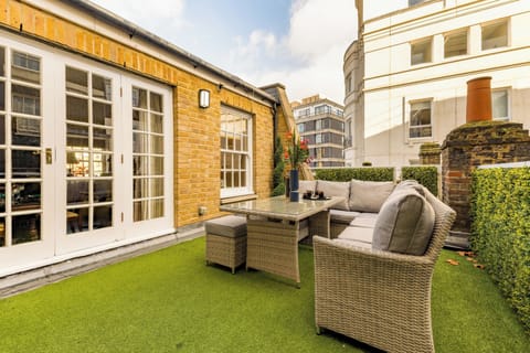 House | Outdoor dining