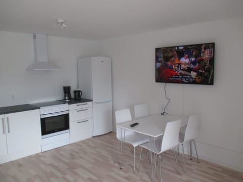 Full-size fridge, microwave, stovetop, coffee/tea maker