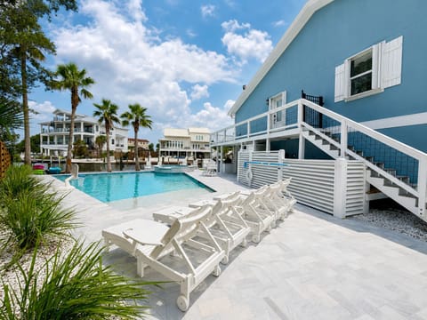 New heated pool, spa and splash pad ledge! Look at that view!