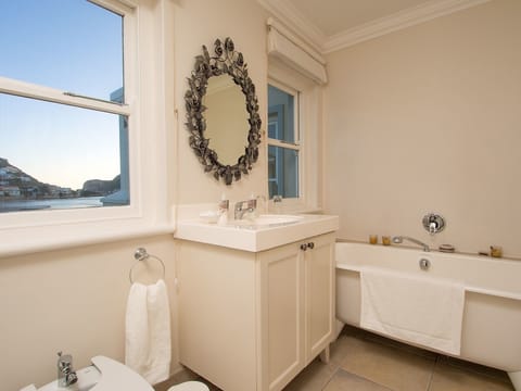 Combined shower/tub, free toiletries, hair dryer, heated floors