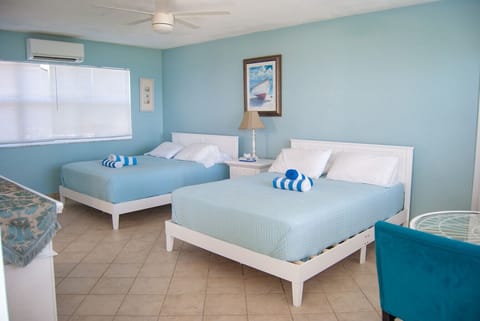 2 Queen Beds