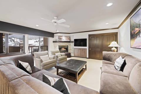stjames-215-9499_52651308093_o