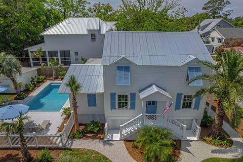 Tides Cottage gives you plenty of space to enjoy your private oasis