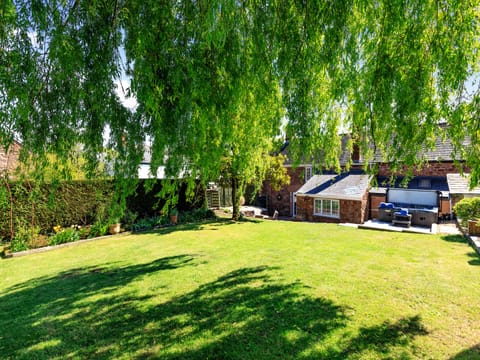 Exterior | Pete&rsquo;s Place, Taunton