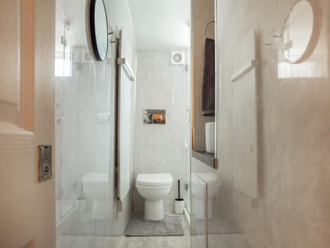 Bathroom | Heart Stone Cottage, Staithes