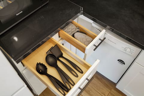 Apartment, 2 Bedrooms, Patio, Mountain View | Private kitchen | Coffee/tea maker, dining tables