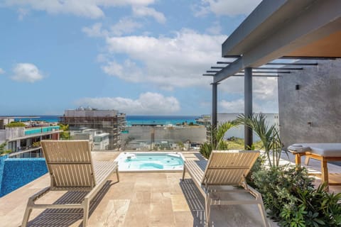 Soak up ocean vistas from your rooftop hot tub. Pure bliss!
