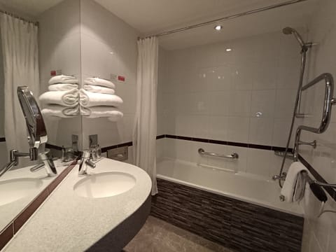 Combined shower/tub, free toiletries, hair dryer, bathrobes