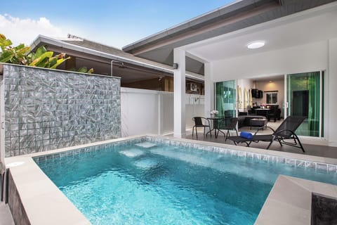 Outdoor pool, sun loungers