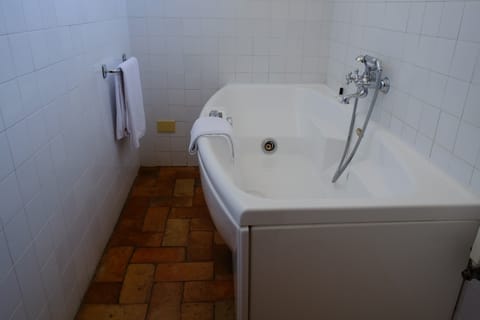 Superior Quadruple Room | Jetted tub