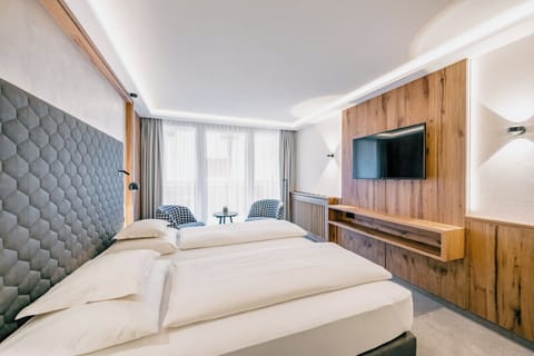 Deluxe Double Room, Mountain View | Free WiFi