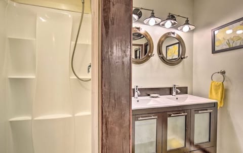 Panoramic Studio, Ocean View | Bathroom | Shower, towels