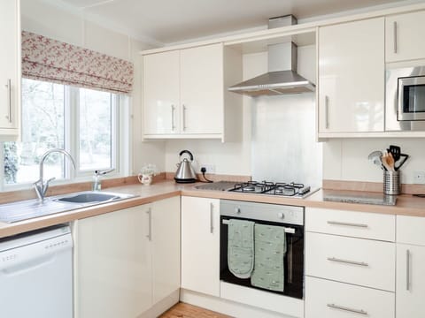 Kitchen, Countertop, Kitchen Appliance, Major Appliance, Cabinetry, Interior Design, Home Appliance, Sink, Furniture, Home