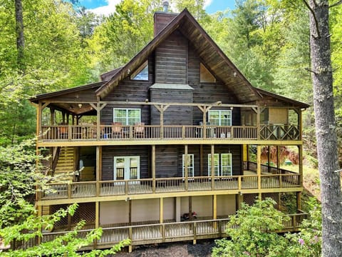 "The cabin is peaceful and in a beautiful location"-Raechel Dec2025 