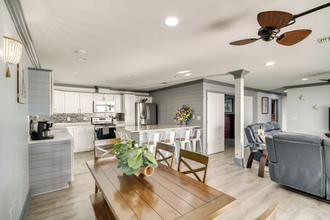 House (5 Bedrooms) | Interior