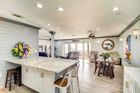 House (5 Bedrooms) | Interior