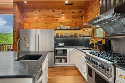 Whip up a feast for 30 in this professional-chef grade kitchen. Two prep sinks, viking 8 burner gas range, and double refrigerators. A cook's dream!