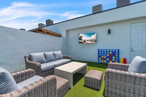 Awesome Rooftop Deck!