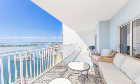 Private balcony with Gulf to Sound Views!