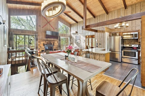 Chalet, 4 Bedrooms | Private kitchen | Fridge, oven, coffee/tea maker, electric kettle