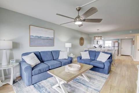 Condo, 2 Bedrooms | Living area | Smart TV