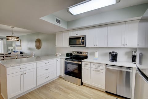 Condo, 2 Bedrooms | Private kitchen | Fridge, oven, stovetop, coffee/tea maker