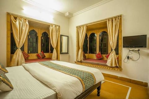 Basic Room | Desk, laptop workspace, soundproofing, free WiFi