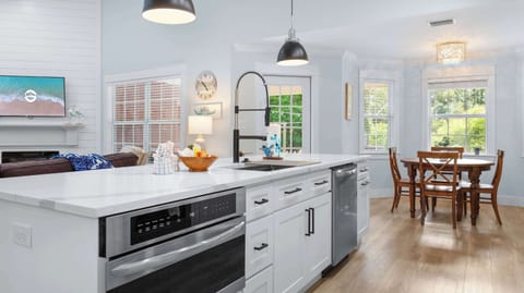 Chefs in your group will love the abundant counter space and modern kitchen appliances!