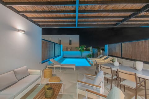 Terrace and pool illuminated to enjoy all year nights.