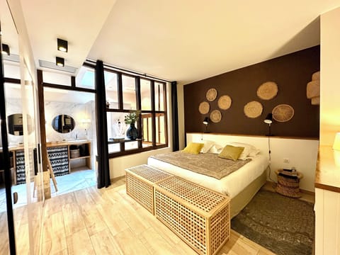 Studio Lia | In-room safe, desk, soundproofing, iron/ironing board (on request)