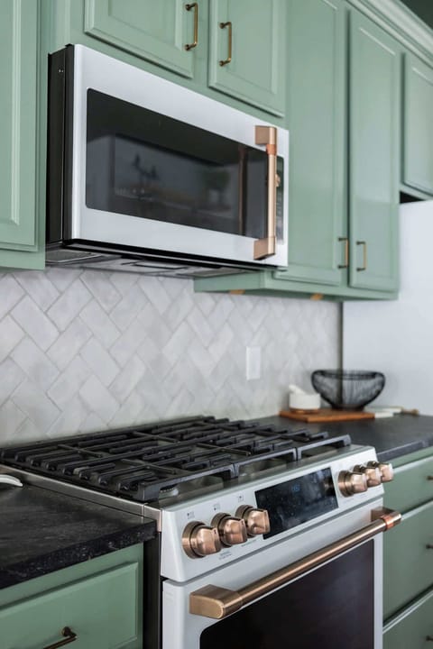 Kitchen - GE Cafe Gas Range