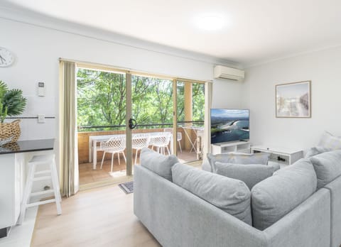 Classic Apartment, Multiple Beds | Living area