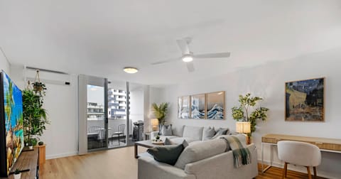 Comfort House, 2 Double Beds | Living area | TV